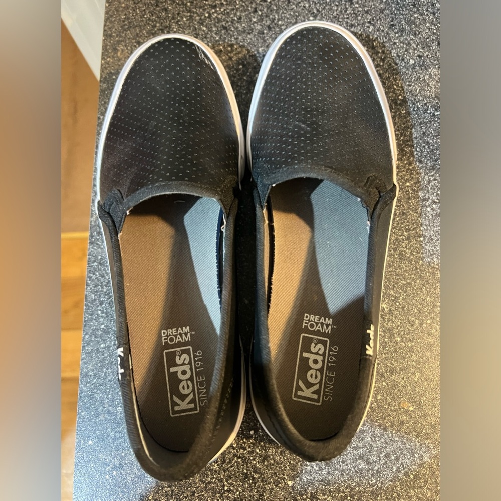 Keds black casual shoe in good condition size7